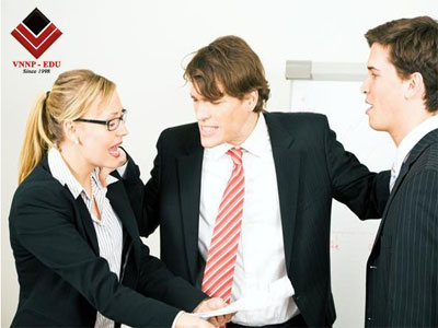 Làm sao để giải quyết mẫu thuẫn trong doanh nghiệp Làm sao để giải quyết mẫu thuẫn trong doanh nghiệp