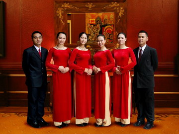 nhan vien le tan chuyen nghiep